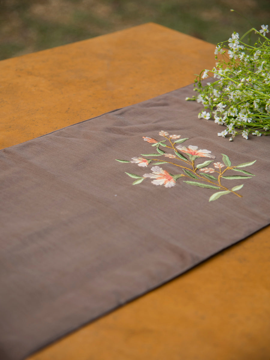 Embroidered Silk Runner : Versailles Brown
