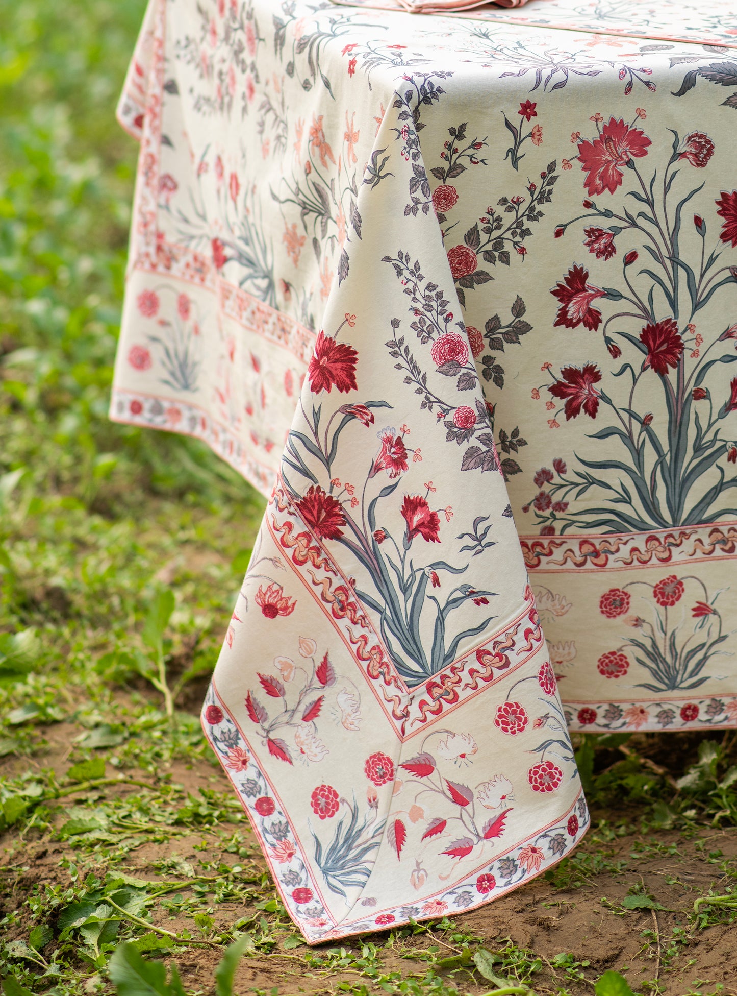 Printed Table Cloth Extra-Border : Garden Taupe Sheeting